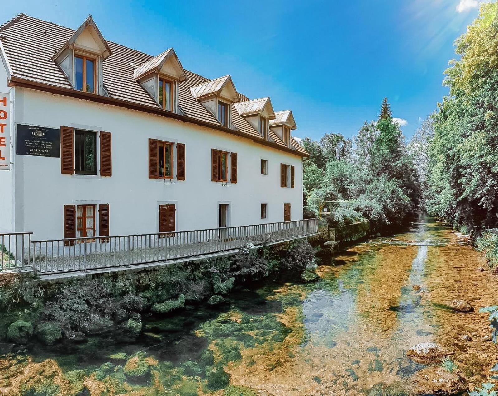 De La Riviere Hotel