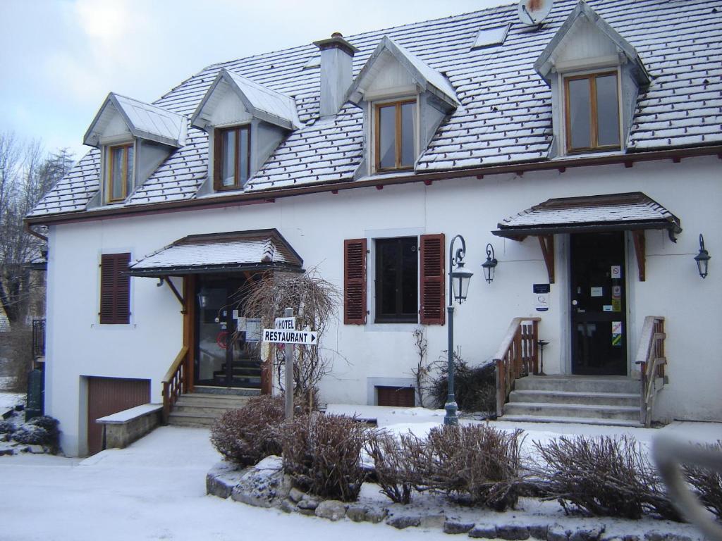 Hotel De La Riviere 2*