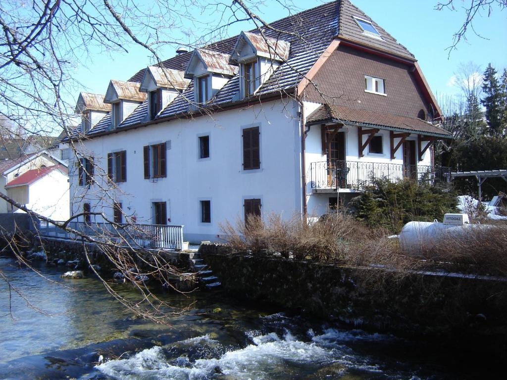 Hotel De La Riviere 2*
